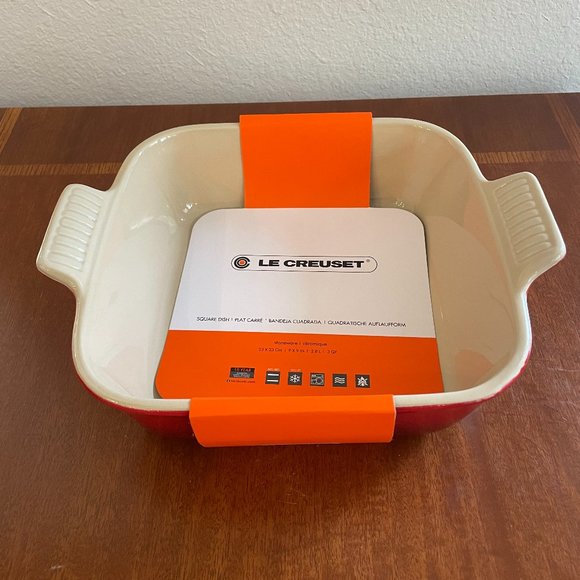 Le Creuset Stoneware 3 qt. Heritage Square Dish Cerise Cherry Red NEW - Picture 2 of 7